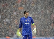 九游体育官方入口-南美铁壁与亚洲利刃的较量，伊萨克如何用防守艺术锁死韩国攻势