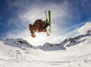 九游娱乐网站-红土新王诞生？辛纳蒙特卡洛力克强敌，戴维斯杯精神点燃赛场