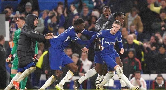 包含切尔西新援上演帽子戏法，助球队大获全胜的词条