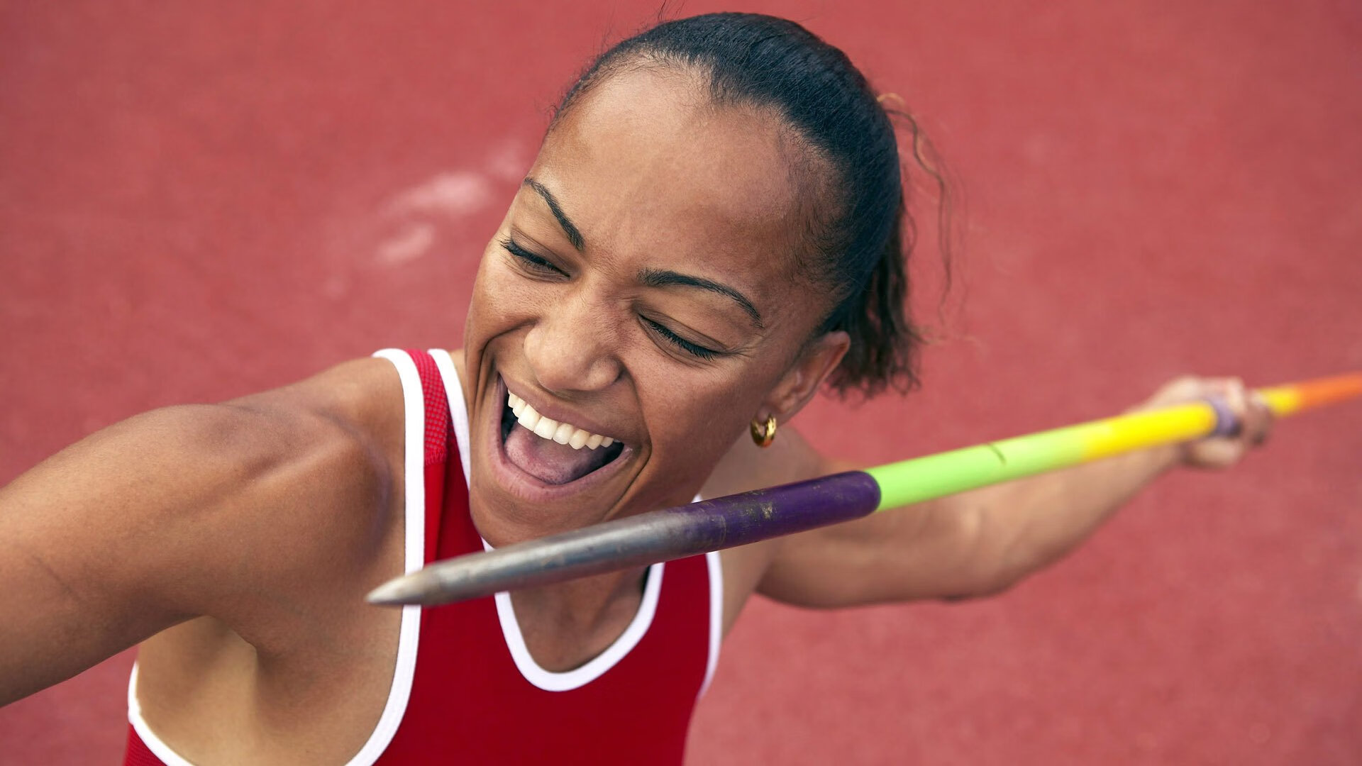 总决赛之夜，霍勒迪的沉默证明，当聚光灯避开时，英雄仍在战斗