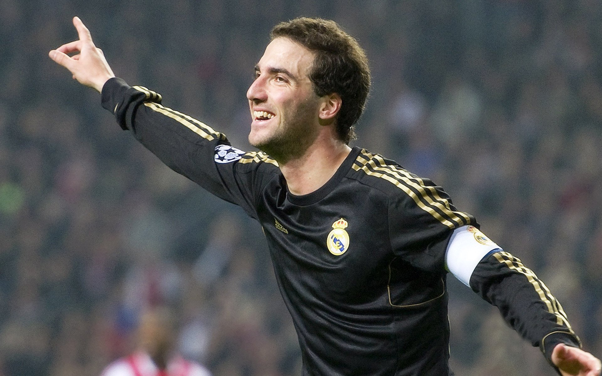 佛罗伦萨强势拿下哥伦比亚，伊布关键先生一锤定音