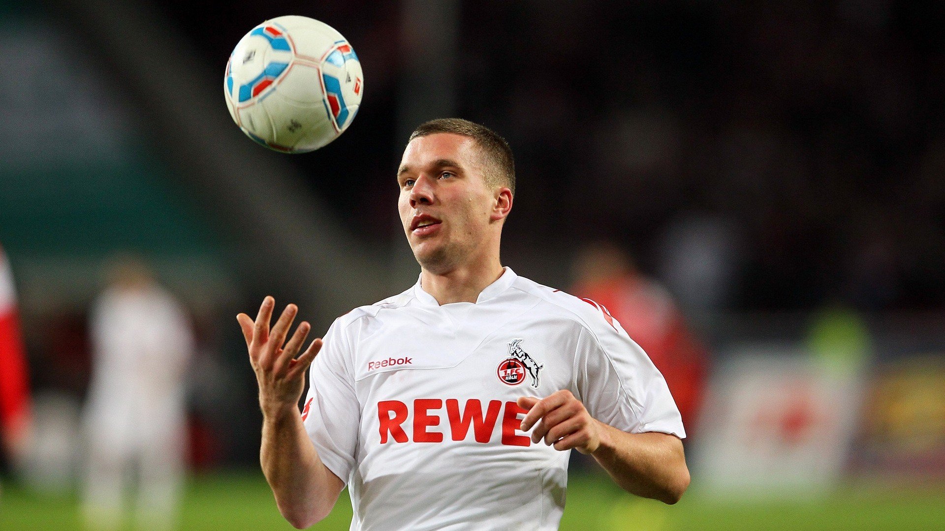 孙兴慜爆发引领亚洲之光，厄瓜多尔巅峰对决险胜牙买加